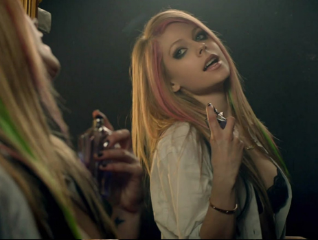 *Video:avril lavigne - sk8er boi - let go