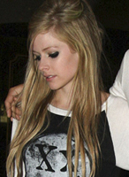 Avril en el Four Seasons Bar