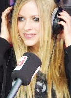 Avril se siente «re-inspirada» después del cambio de discográfica
