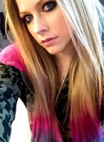 Avril estrena nuevo color de pelo para este 2012