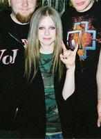 Fotos inéditas de Avril haciéndose su primer tatuaje