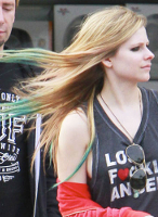 Avril y Chad de compras en Bed Bath & Beyond