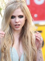 Primeras fotos del rodaje de «Here’s To Never Growing Up»