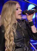Avril cantando en live with Kelly and Michael