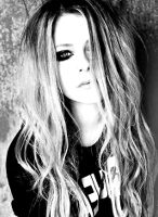 Escucha «Avril Lavigne» de forma legal y gratuíta desde AvrilSpain.com