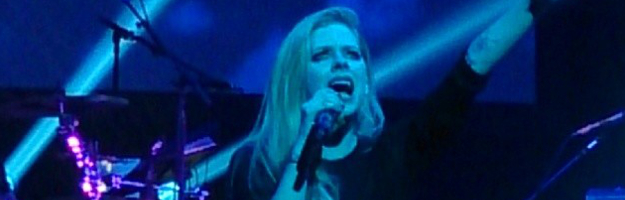 Avril añade «Hush Hush» y «17» al setlist de Yokohama