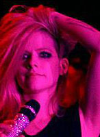 Avril tuvo que terminar un concierto a capella por problemas técnicos