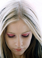 Avril desmiente estar en rehabilitación